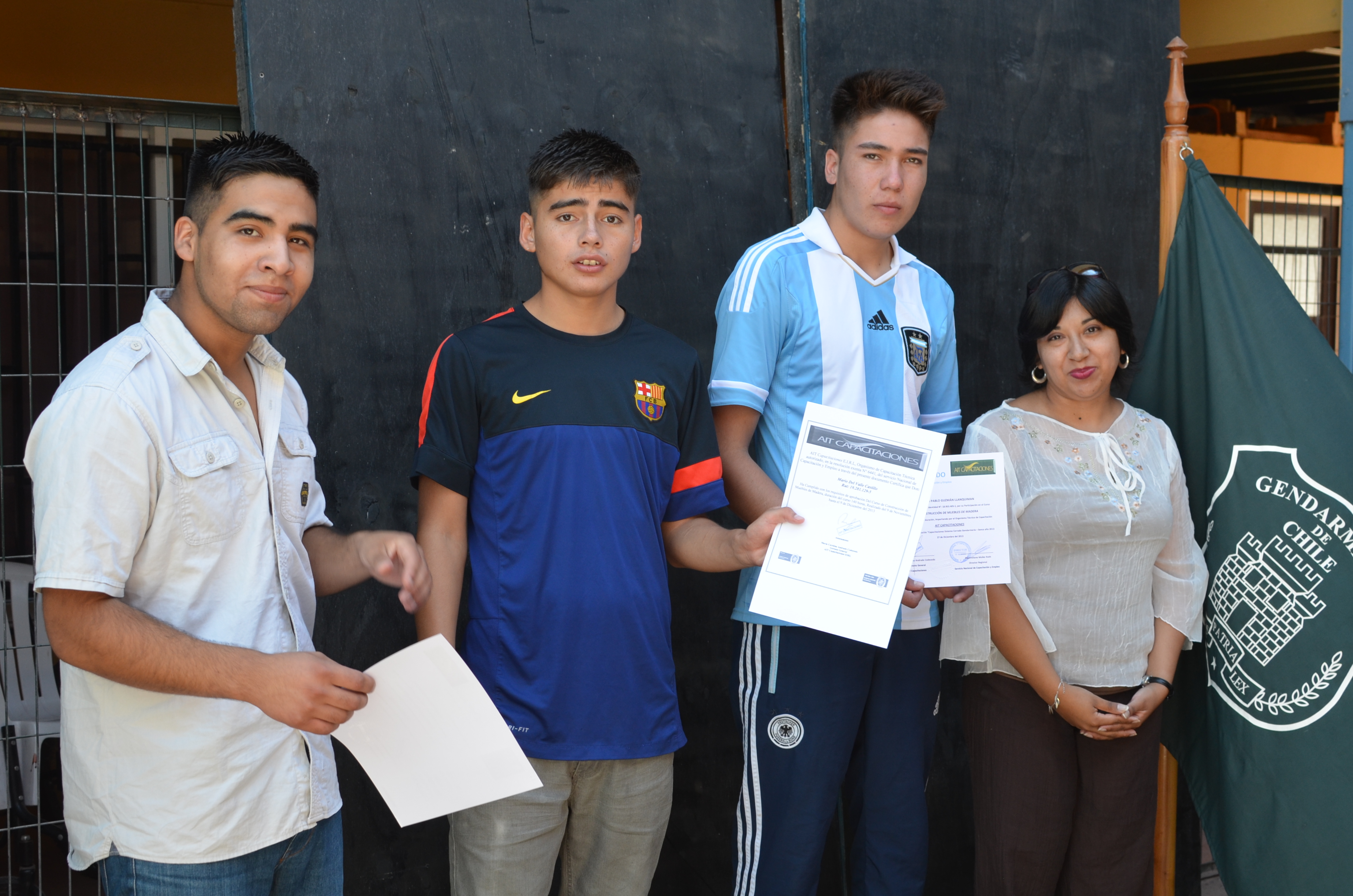 Privados de libertad capacitados en mueblería y soldadura recibieron