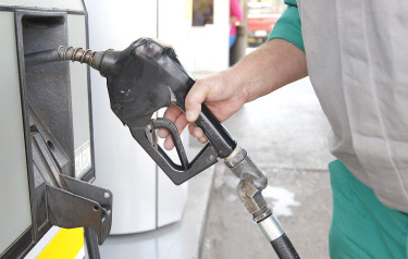 Una serie de factores influyen para que las bencinas alcancen el precio que vemos en las estaciones de servicio.