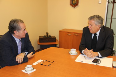Jorge Inostroza, presidente del directorio de EFE junto al alcalde de Rancagua, Eduardo Soto.