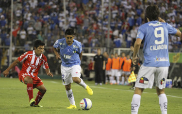 Víctor Carillo de Perú dirigiría el que puede ser el último partido de la UC con Falcioni en el banco. 