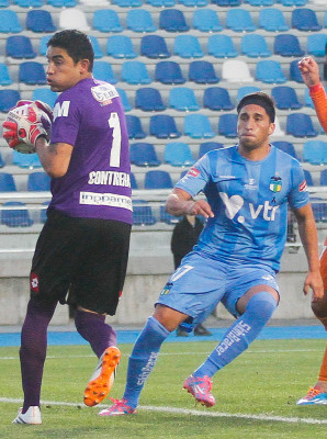 Martínez ha conformado la zona central de la defensa con Albert Acevedo contra Colo Colo y Cobreloa. En ambos partidos el equipo de Sava sumó de tres. 