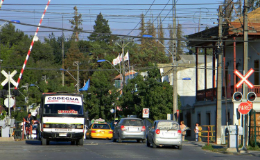 Cruce ferroviario de avenida La Compañía en Graneros.