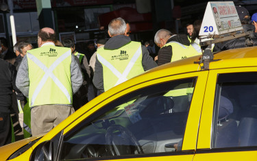 Ante una emergencia ,los conductores utilizar los chalecos reflectantes al momento de descender de su automovil tras alguna emeregenica