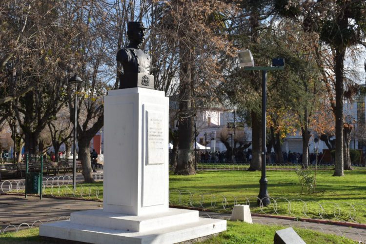 San Fernando: Soldados realizaron el Juramento a la bandera de espaldas al héroe de la guerra