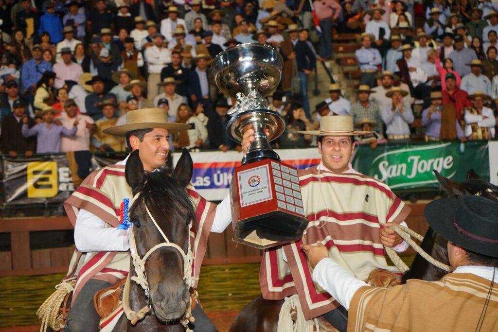 Rodeo: 15 mil almas celebraron a los nuevos campeones del Champion de Chile en Rancagua