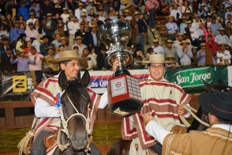 Rodeo: 15 mil almas celebraron a los nuevos campeones del Champion de Chile en Rancagua