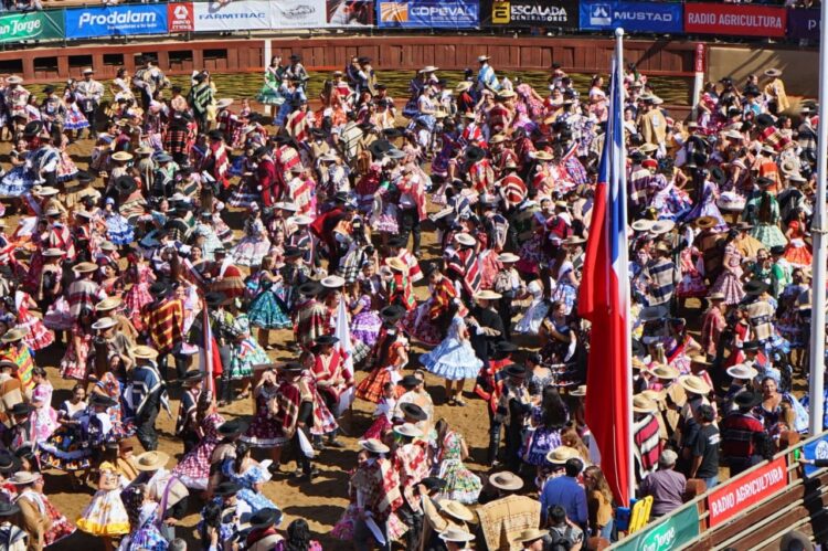 Nacional de Rodeo: Monumental Cuecazo desbordó alegría en la Medialuna de Rancagua
