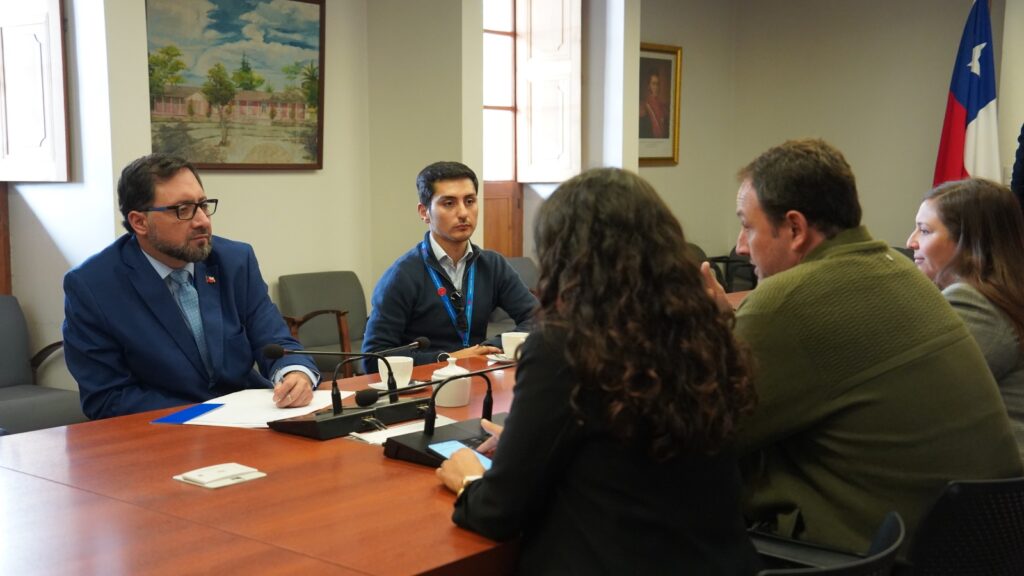 Alcalde de Santa Cruz se reúne con seremis para impulsar desarrollo comunal