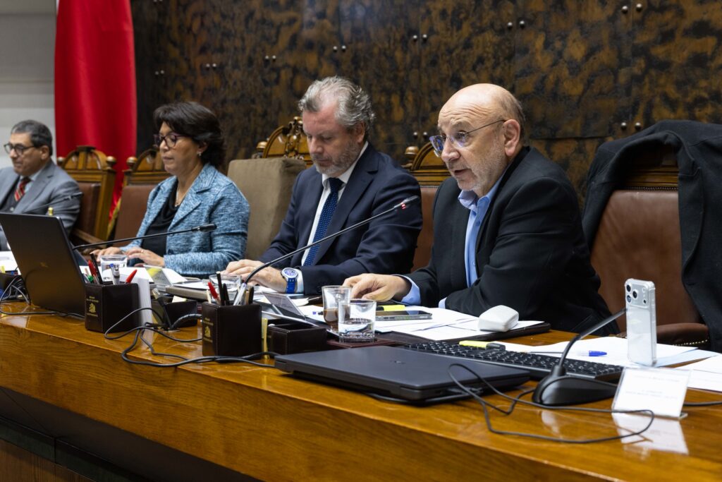Subsidio al gas sigue sin despejar dudas: Senador Castro advierte que “no está claro cómo millones de chilenos accederán al beneficio”
