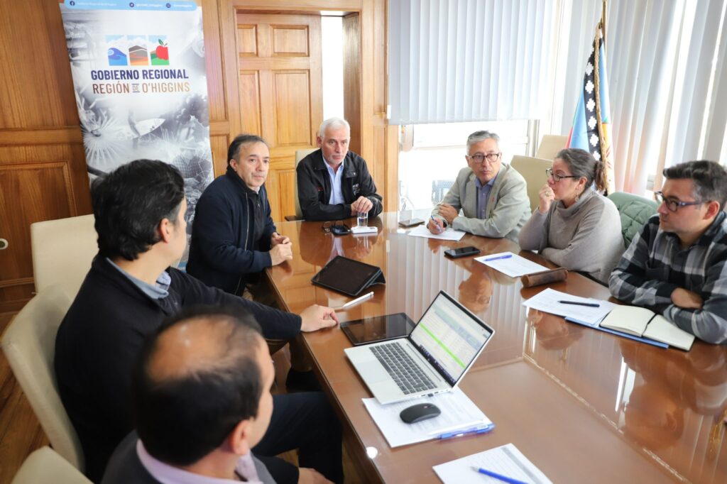 Piscina municipal, mejoramiento de parque e iniciativas viales: Alcalde de Pichidegua y gobernador revisan proyectos para la comuna