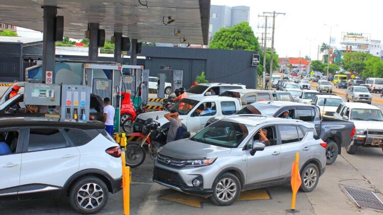 Gobierno logra frenar “bencinazo”: ENAP confirmó que alza de hasta $35 no se concretó
