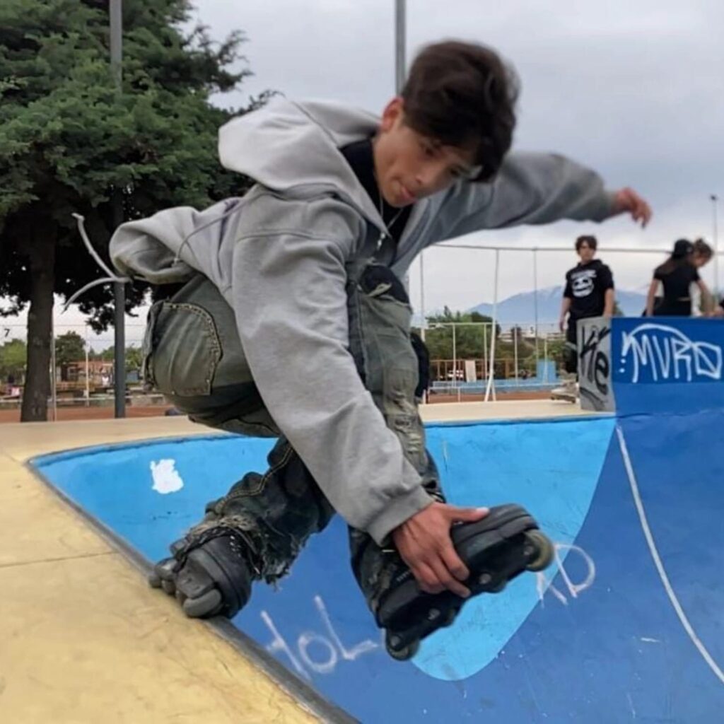Joven rancagüino busca reunir fondos para representar a Chile en Mundial de roller freestyle