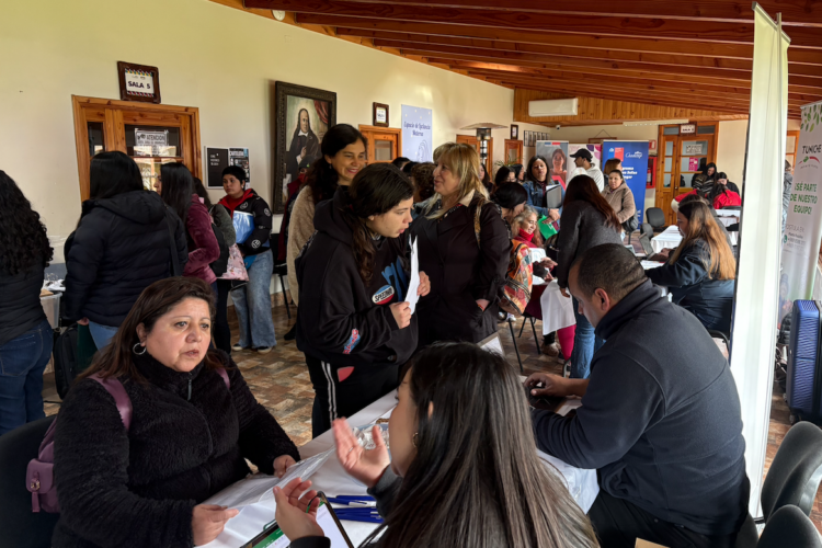 Una mañana de aprendizaje y futuro: Así se vivió la 1ª Feria Mujer Actívate 2026 en Chimbarongo
