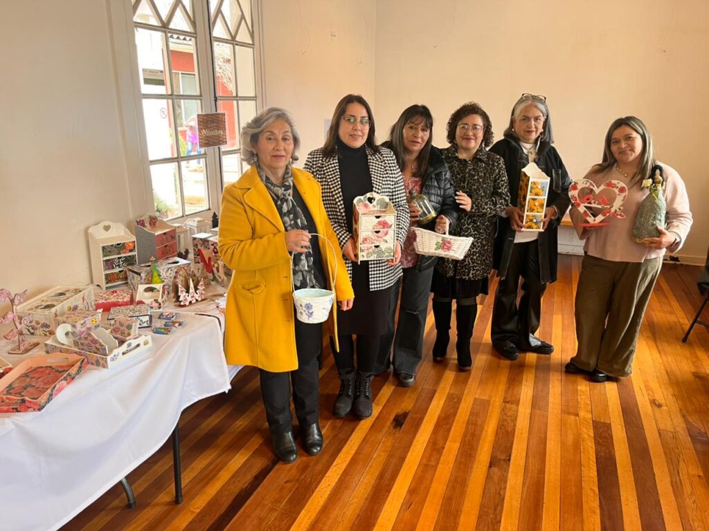Taller de decoupage finalizó con exposición de trabajos en la Casa de la Cultura