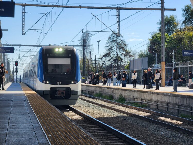 Tras 10 años de espera: Tren vuelve a detenerse diariamente en la Estación Requínoa