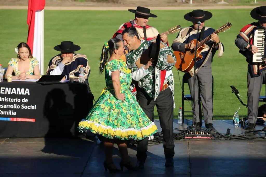 Pareja machalina se corona campeona regional de Cueca Adulto Mayor