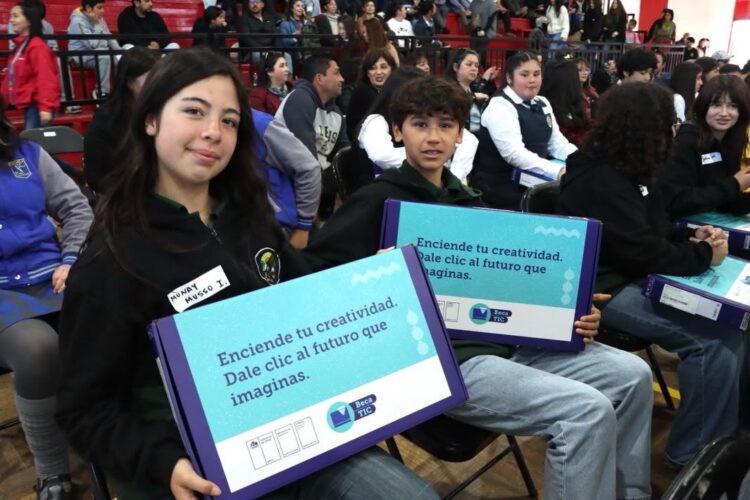 Más de 160 estudiantes de Pichilemu reciben la BECA TIC 2026