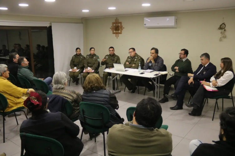 Vecinos y policías coordinan acciones para reforzar la seguridad en Machalí