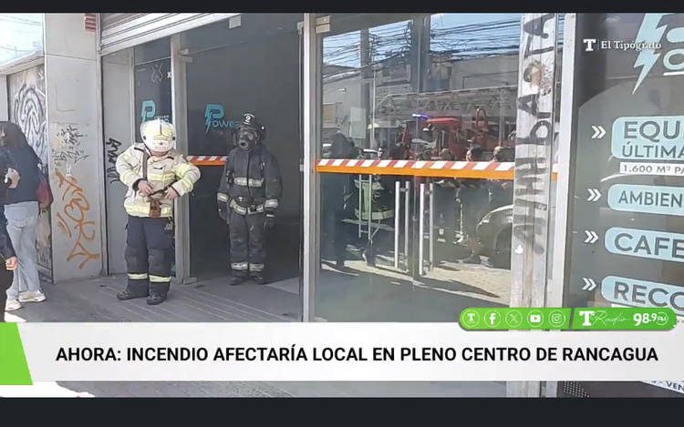 AHORA: Incendio afectaría a local comercial en pleno centro de Rancagua