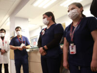 La subsecretaria de Salud Pública, Alejandra Pizarro, explicó: "Lo hacemos porque los virus respiratorios siguen circulando con fuerza y más de la mitad de las muestras analizadas están dando positivo a estos virus".