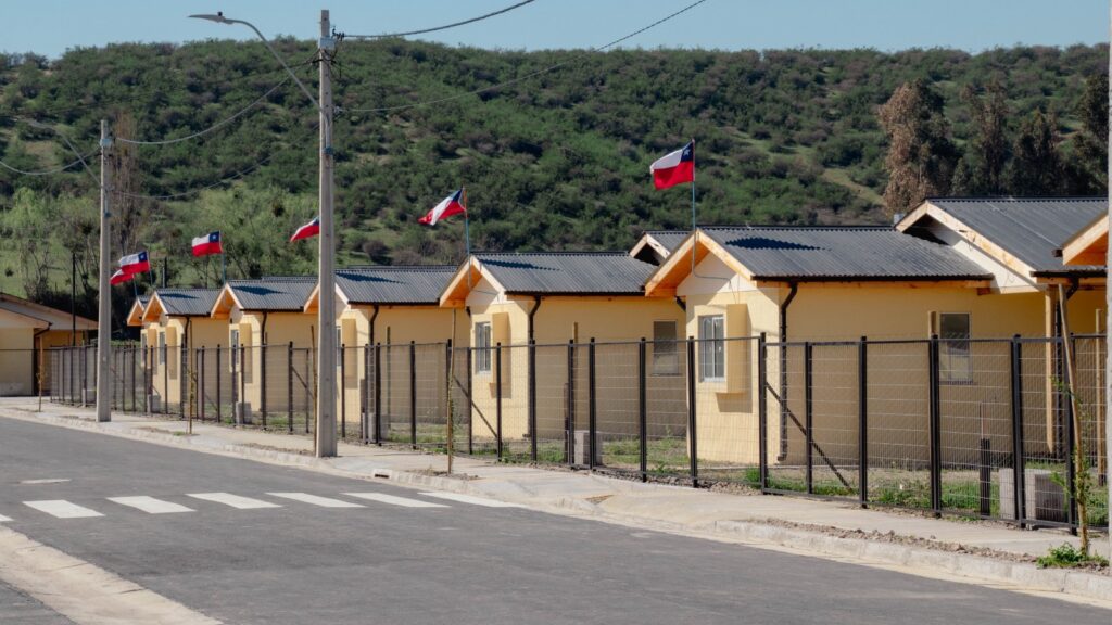 Tras 37 años de espera: Entregan viviendas a 26 familias de Pichidegua